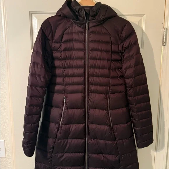 Lululemon Athletica Goose Down Hooded Puffer Jacket in Black Cherry (Burgundy) 6 - Picture 2 of 10